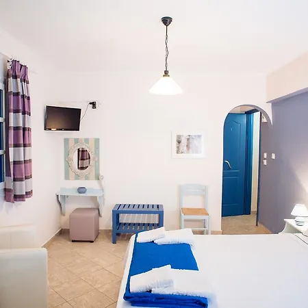 Maria Studios Poros Town Exterior photo